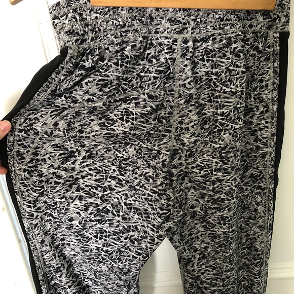Lululemon 7/8 pants - Picture 5 of 7